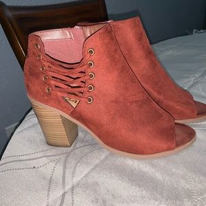 Soda brand ankle bootie sz 10 barely worn